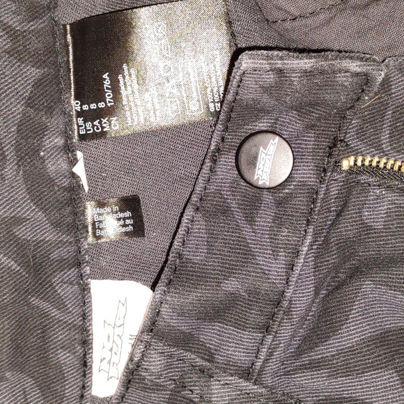 Absolutely ๐NO FEAR X H&M Collab Baggy Streetwear Jean in Black/Gray - Picture 15 of 17